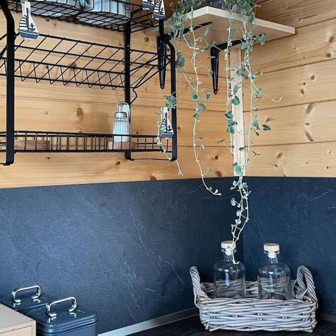 Отель Aquachill Houseboat & Wellness Липтовски-Трновец Экстерьер фото