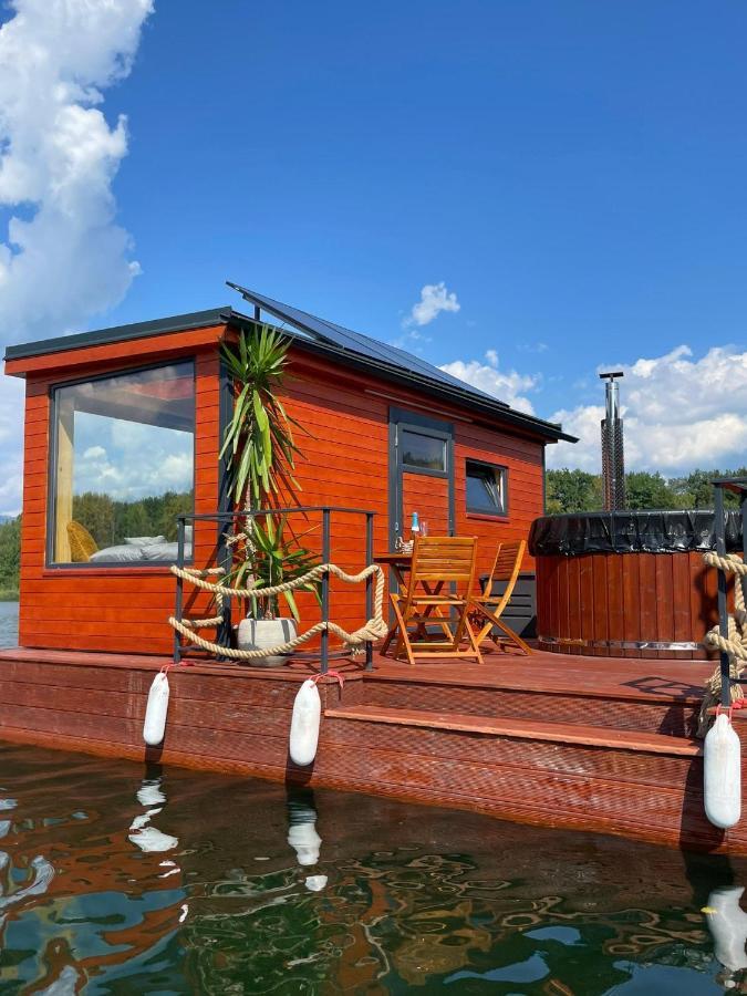 Отель Aquachill Houseboat & Wellness Липтовски-Трновец Экстерьер фото
