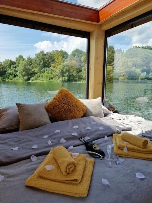 Отель Aquachill Houseboat & Wellness Липтовски-Трновец Экстерьер фото