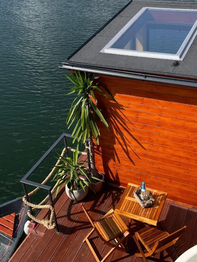 Отель Aquachill Houseboat & Wellness Липтовски-Трновец Экстерьер фото
