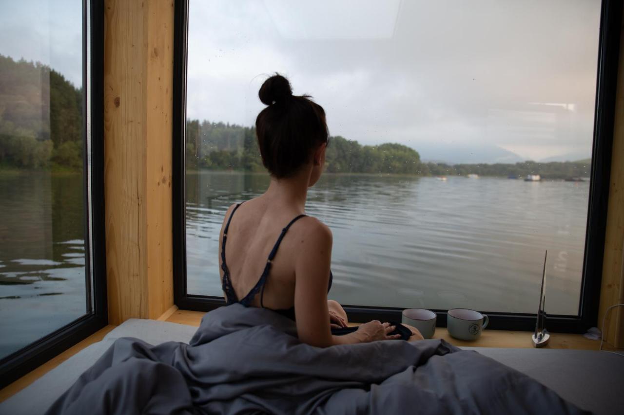 Отель Aquachill Houseboat & Wellness Липтовски-Трновец Экстерьер фото