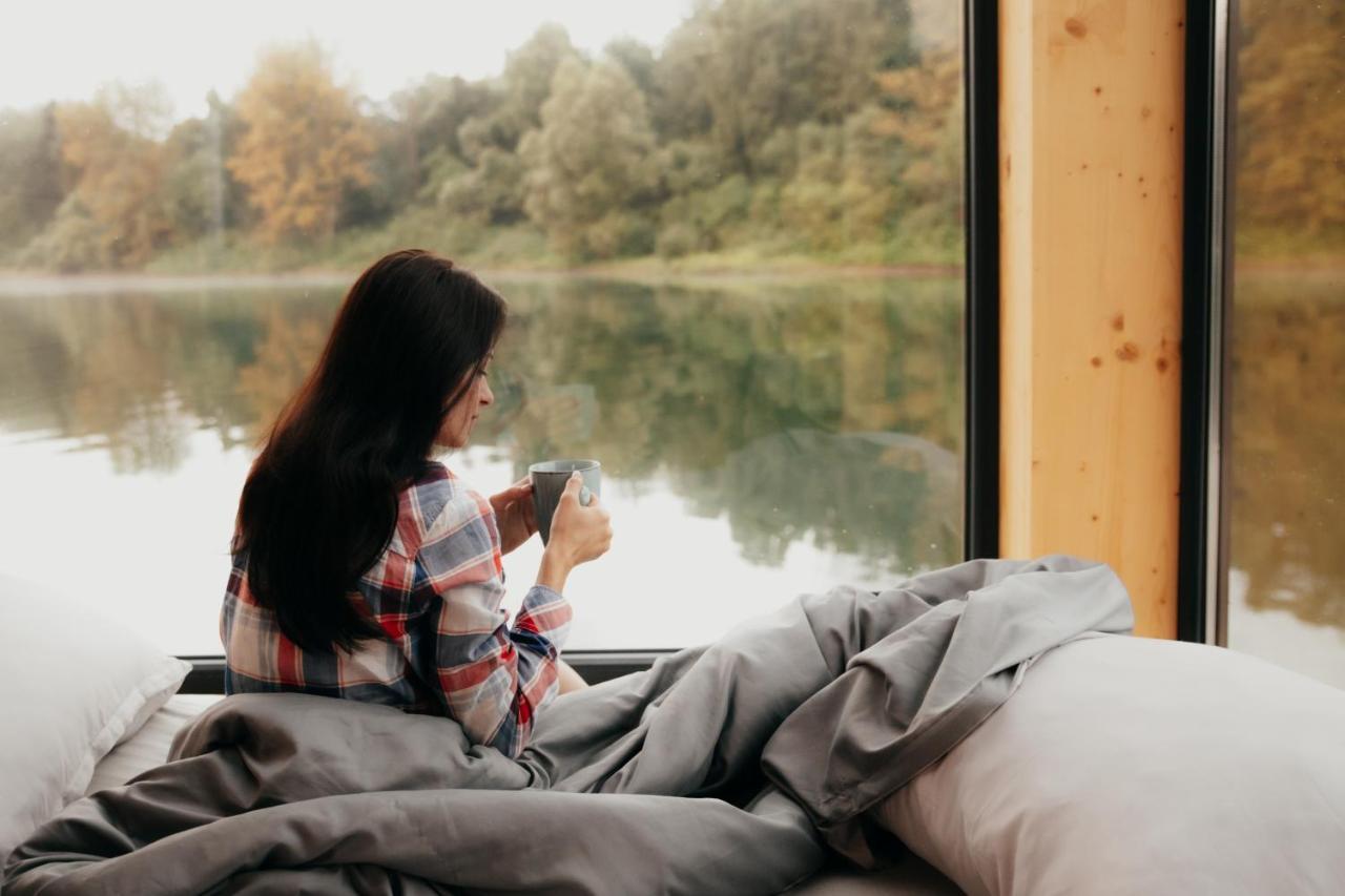 Отель Aquachill Houseboat & Wellness Липтовски-Трновец Экстерьер фото