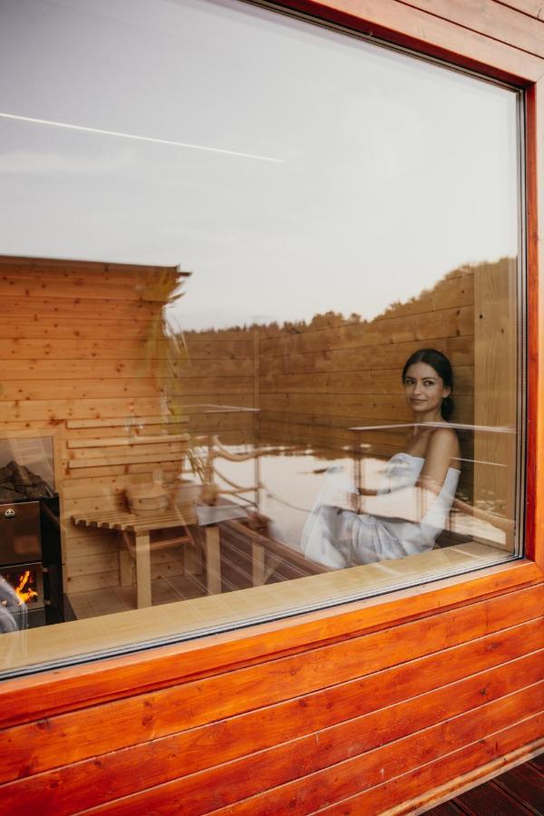 Отель Aquachill Houseboat & Wellness Липтовски-Трновец Экстерьер фото