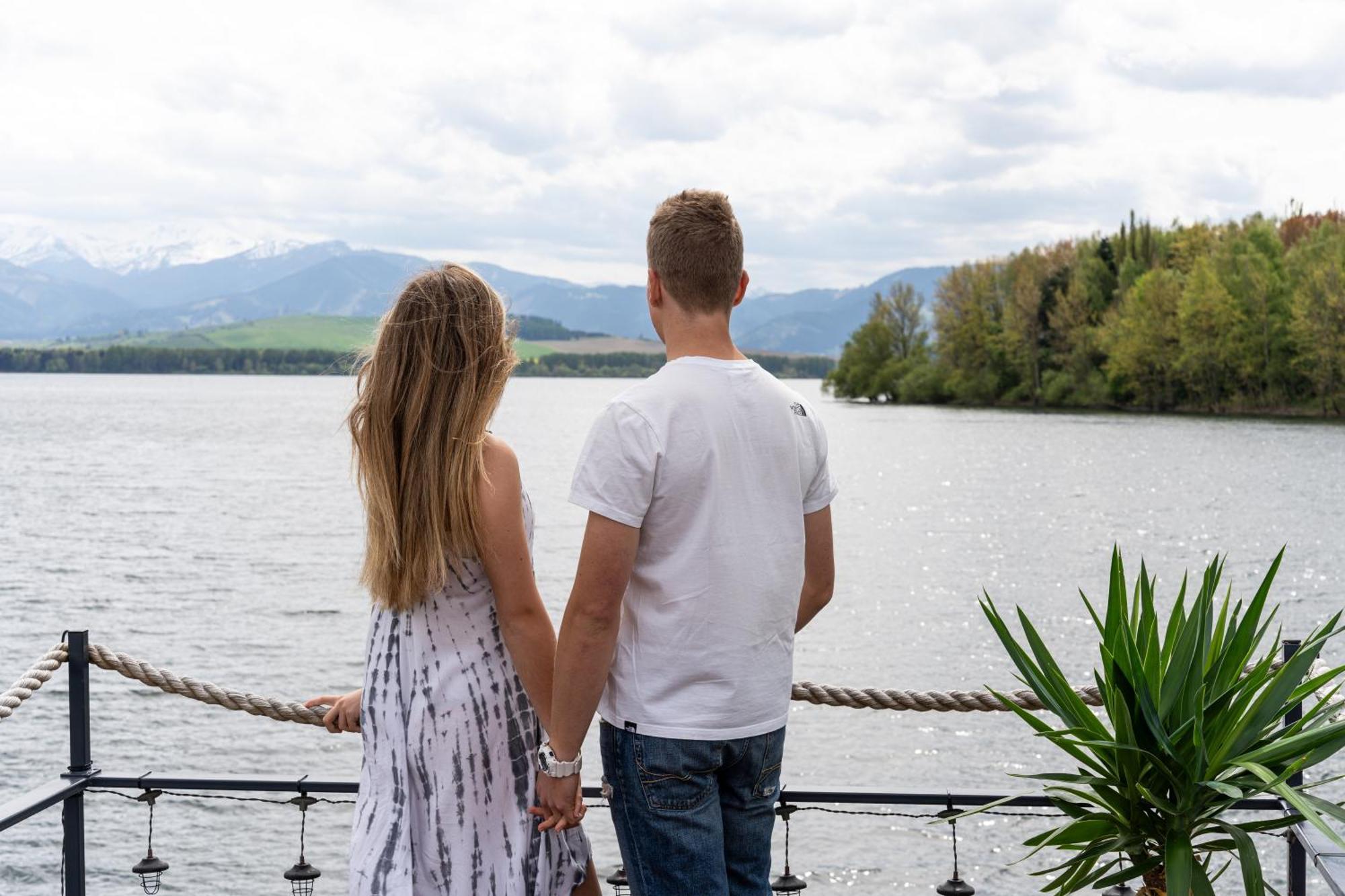 Отель Aquachill Houseboat & Wellness Липтовски-Трновец Экстерьер фото